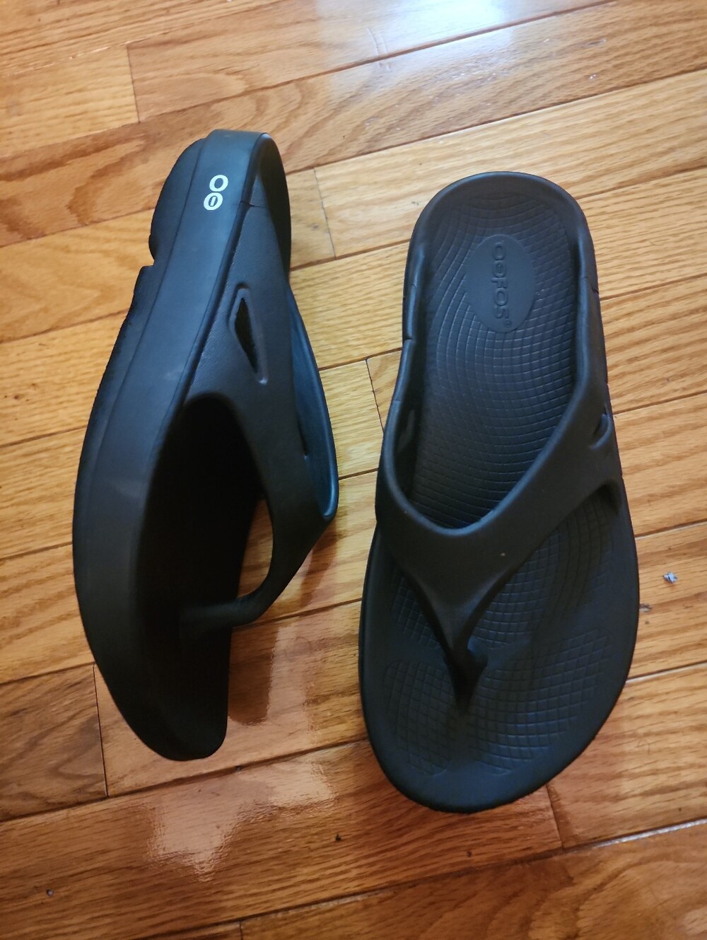 OOFOS Oolala Black Women's Recovery Flip Flop Sandals - Picture 3 of 7